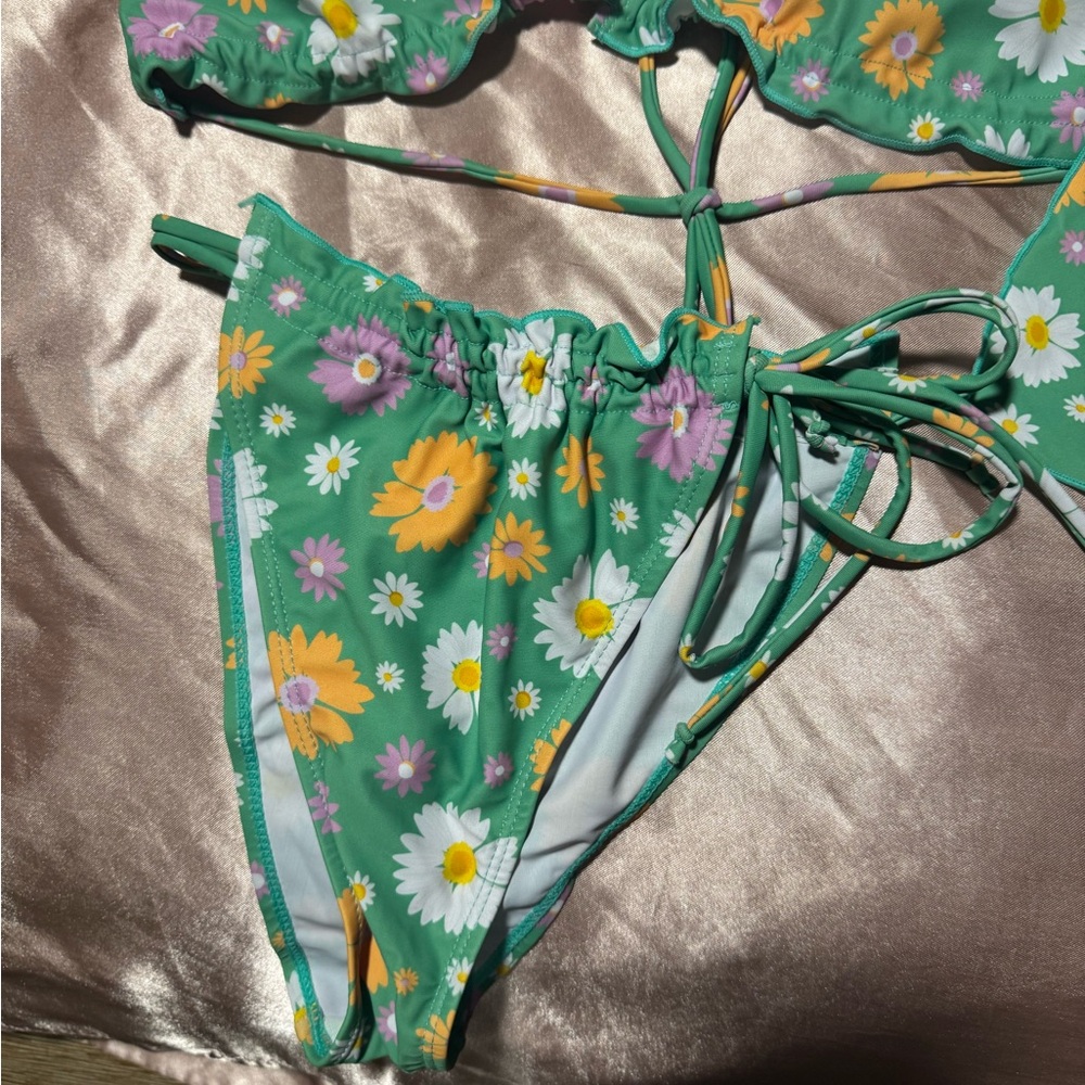 Bathing suits bundle - Picture 2 of 15